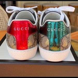 Brand new gucci sneakers!!